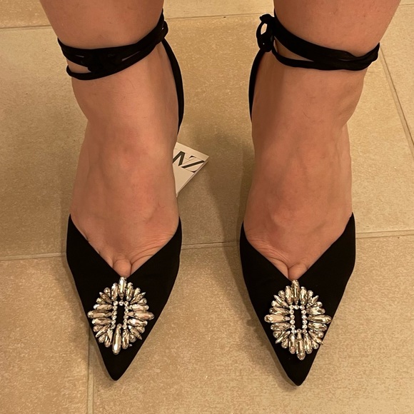 NWT Zara heels with sparkly brooch - Picture 2 of 7
